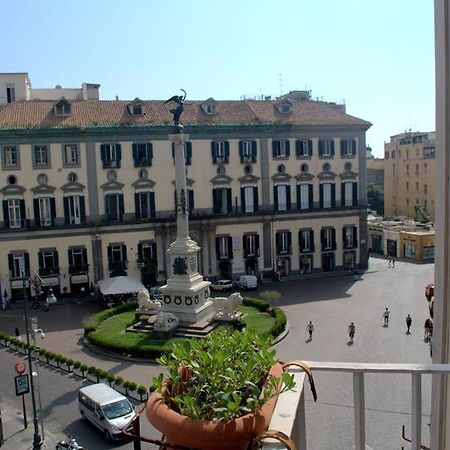Relais Piazza Dei Martiri Panzió Nápoly Szoba fotó