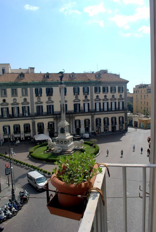 Relais Piazza Dei Martiri Panzió Nápoly Szoba fotó